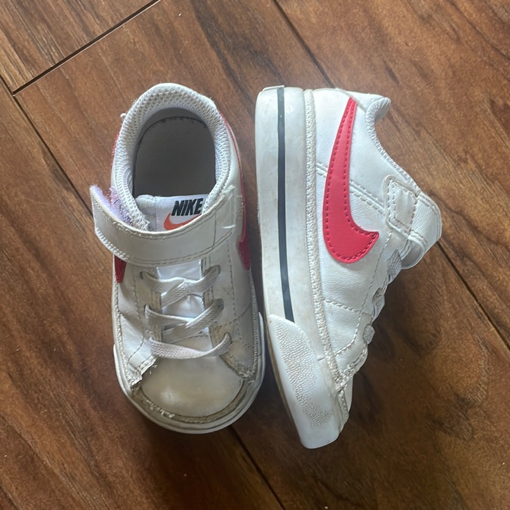 Nike Court Legacy